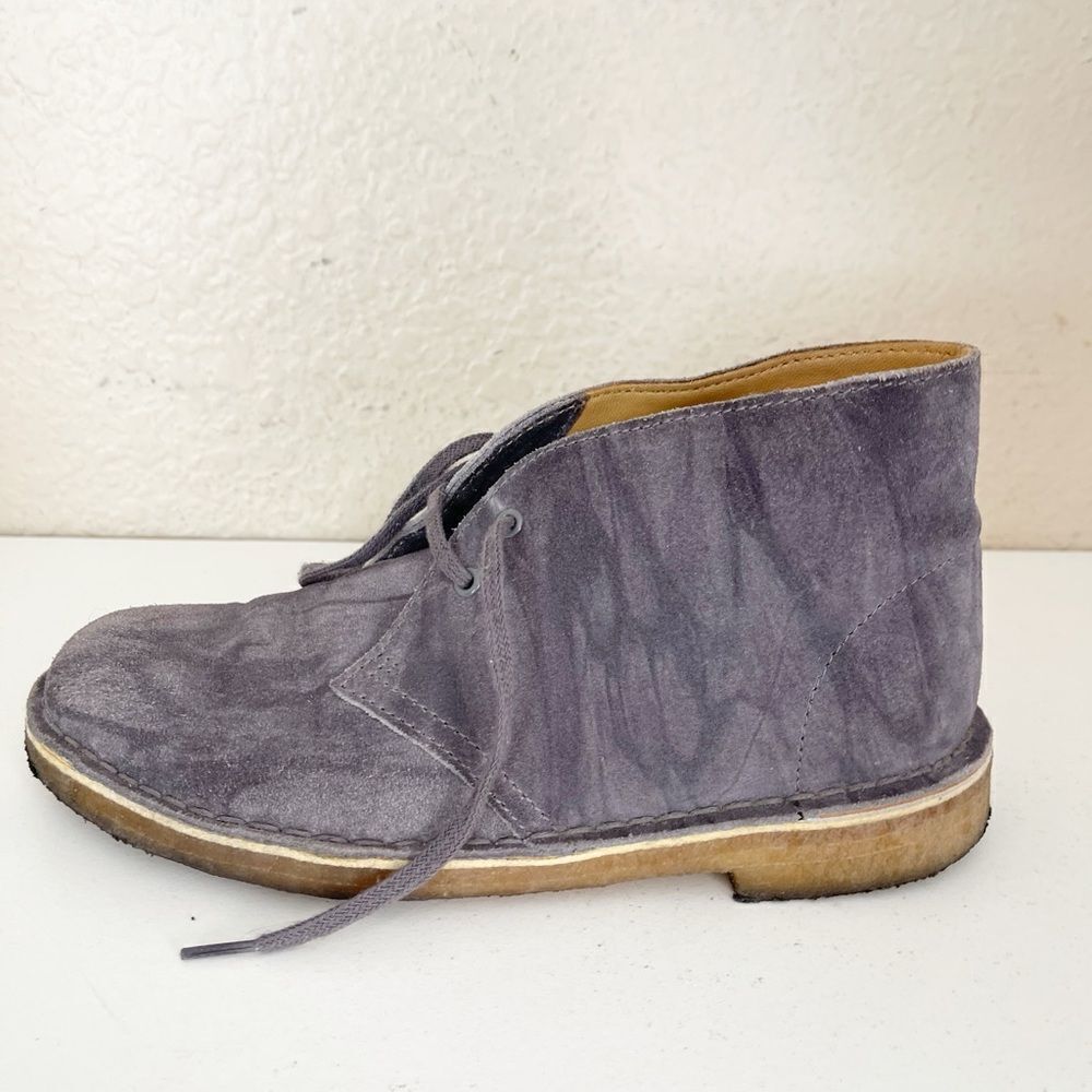 Clarks Women’s Chukka Dessert boots Boots in gray suede. 7.5 - Picture 16 of 17